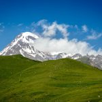 Der lange Weg zum Gipfel des Kazbegi