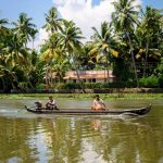Mit dem Boot in den Kochi Backwaters