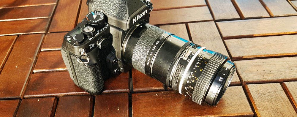 Nikon Df mit Nikon AI Micro-Nikkor 55mm f/3.5 und Nikon PK-13 und Nikon TC-200
