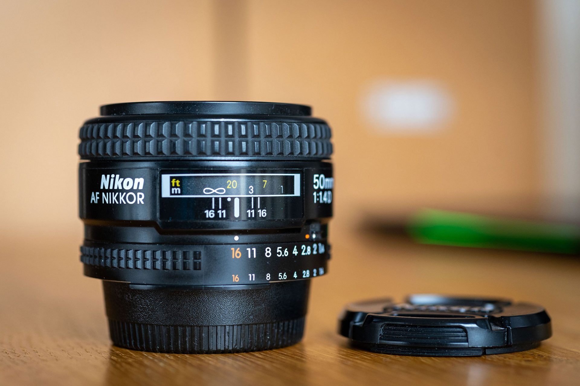 Nikon AF Nikkor 50mm f/1.4 D Seitenansicht
