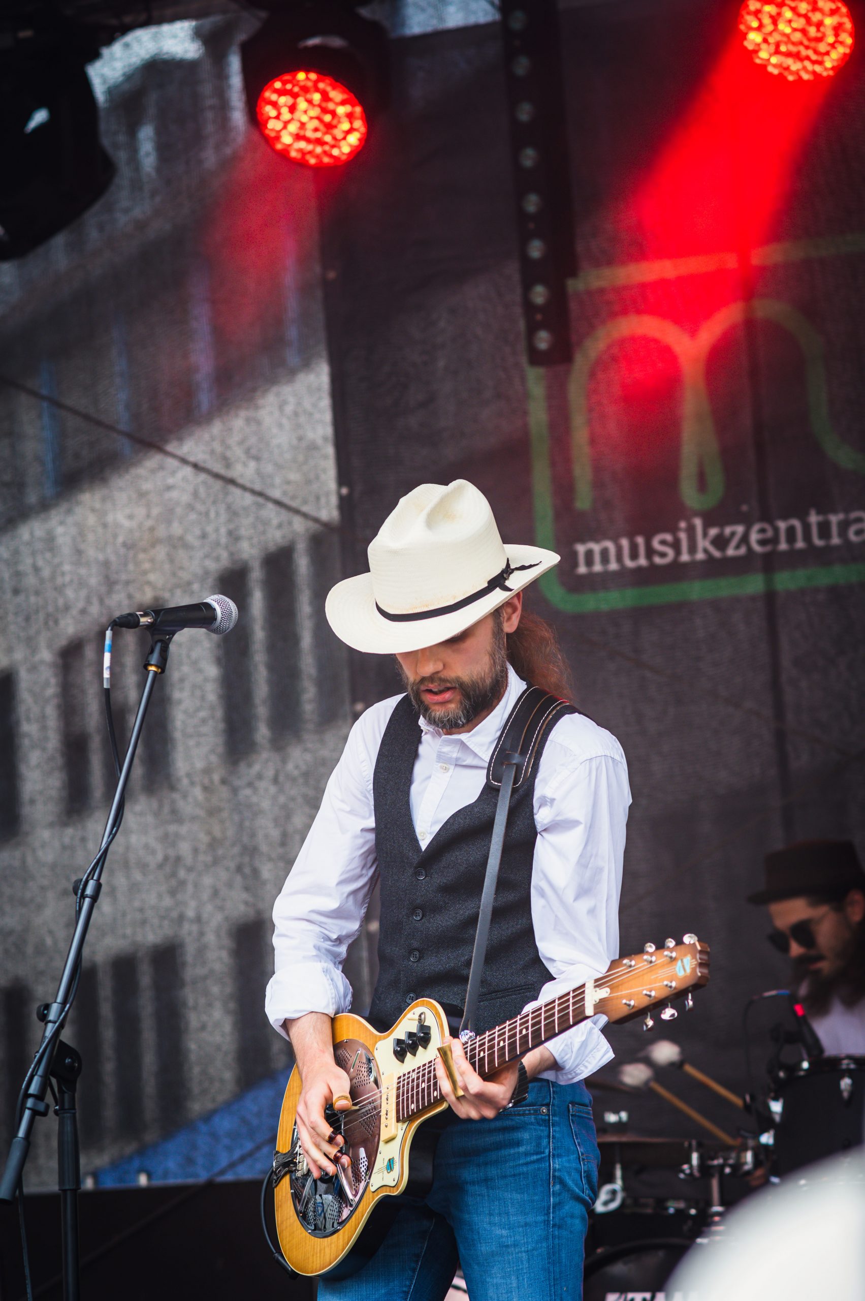 "Muddy What" auf dem Bardentreffen Nürnberg fotografiert dem Tokina RMC 135mm f/2.8 an einer Nikon D780